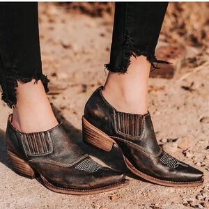 FREEBIRD WYOMING IN BEIGE SIZE 7